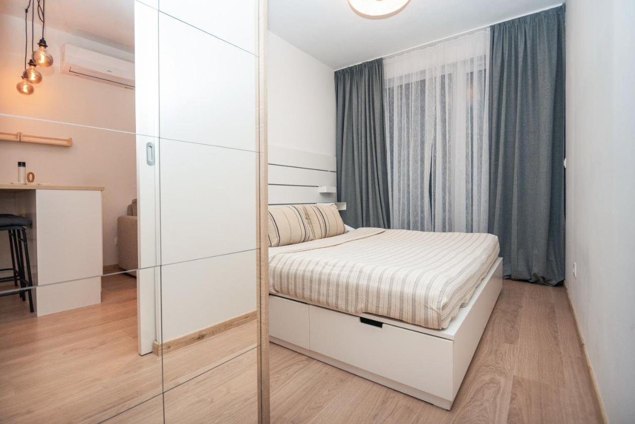 City Center Apartment - Modern & Elegant Bratislava Esterno foto