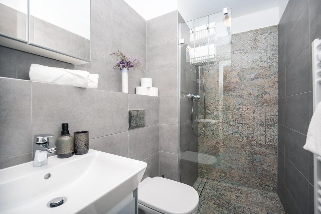 City Center Apartment - Modern & Elegant Bratislava Esterno foto