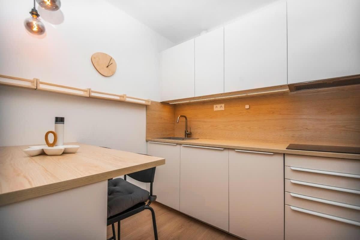 City Center Apartment - Modern & Elegant Bratislava Esterno foto