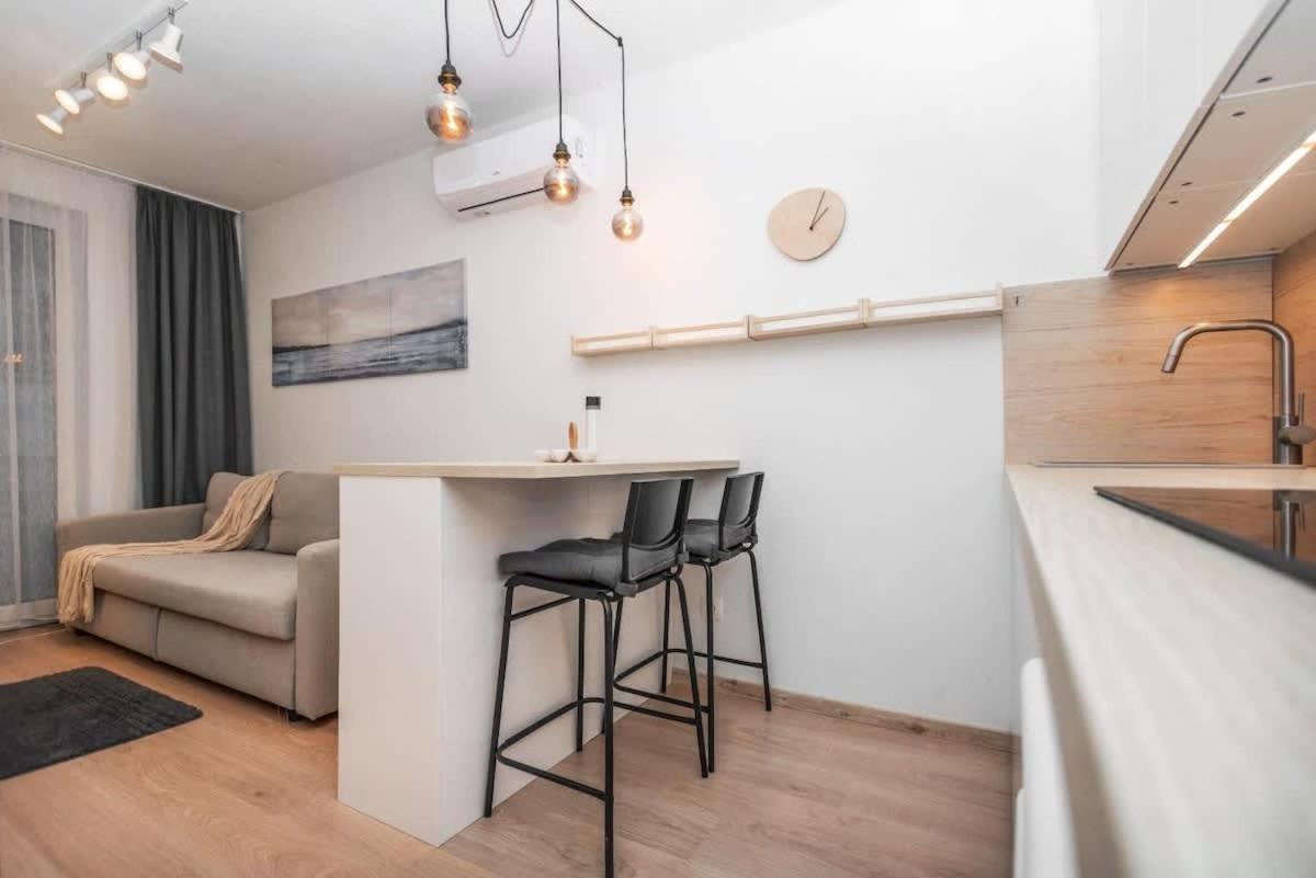 City Center Apartment - Modern & Elegant Bratislava Esterno foto