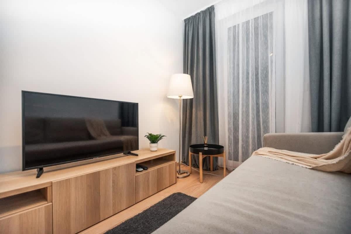 City Center Apartment - Modern & Elegant Bratislava Esterno foto