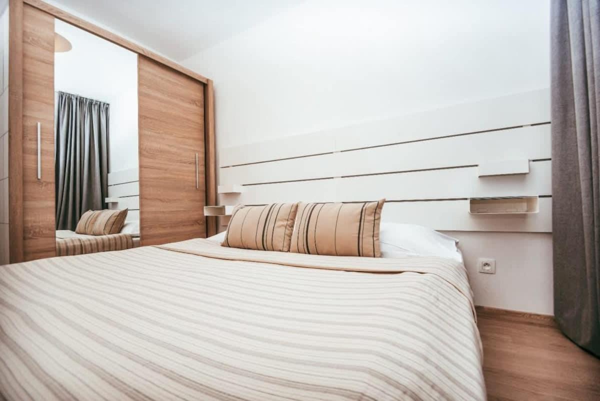 City Center Apartment - Modern & Elegant Bratislava Esterno foto